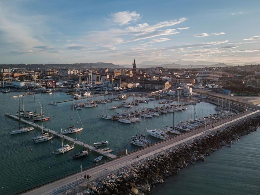 Retroscena Appartamento Mare In Centro Civitanova Marche Exteriör bild